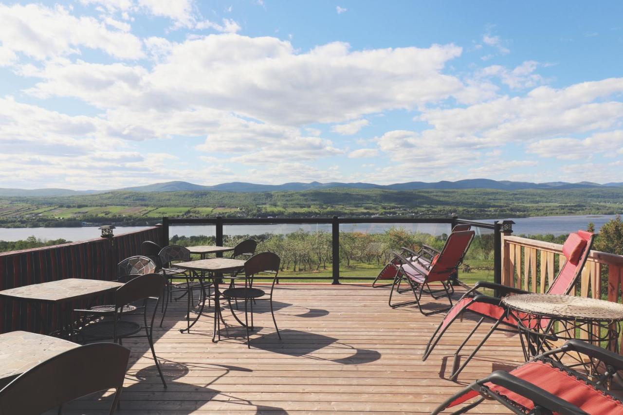 Domaine Steinbach Cidrerie B&B Distillerie St-Pierre-de-l'Île-d'Orléans 외부 사진